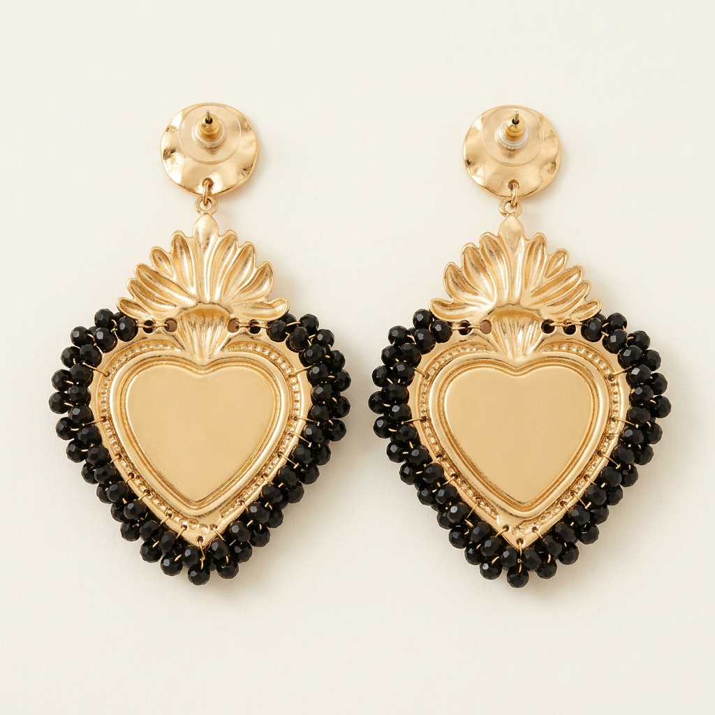 Retro color oro degli orecchini Cuore Regale su sfondo avorio