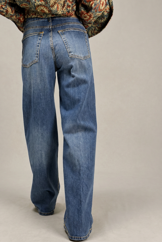 Jeans Palazzo blu, vista posteriore su sfondo neutro da studio