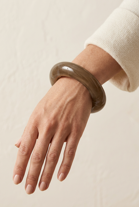 Bracciale Slap marrone indossato