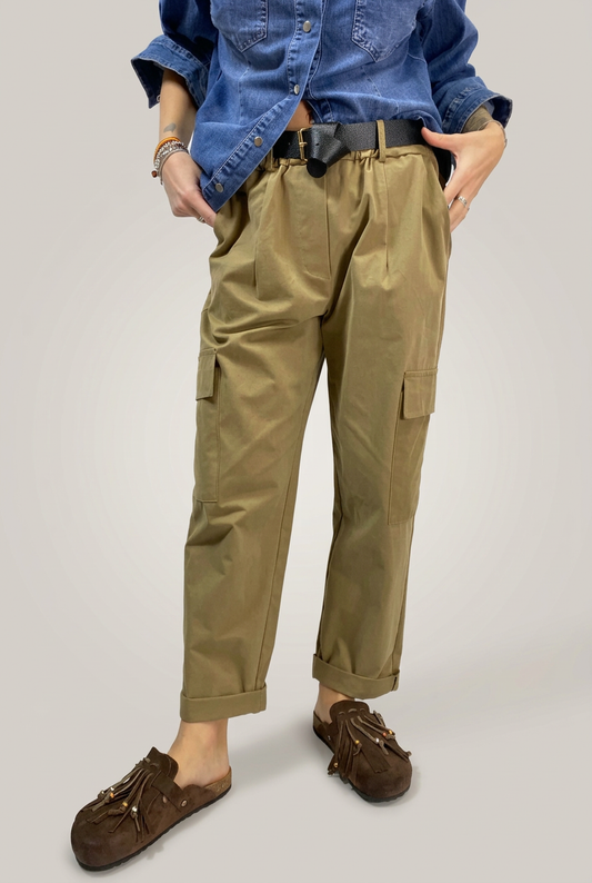 Pantalone cargo 381 Susy Mix cammello, fronte con sfondo da studio