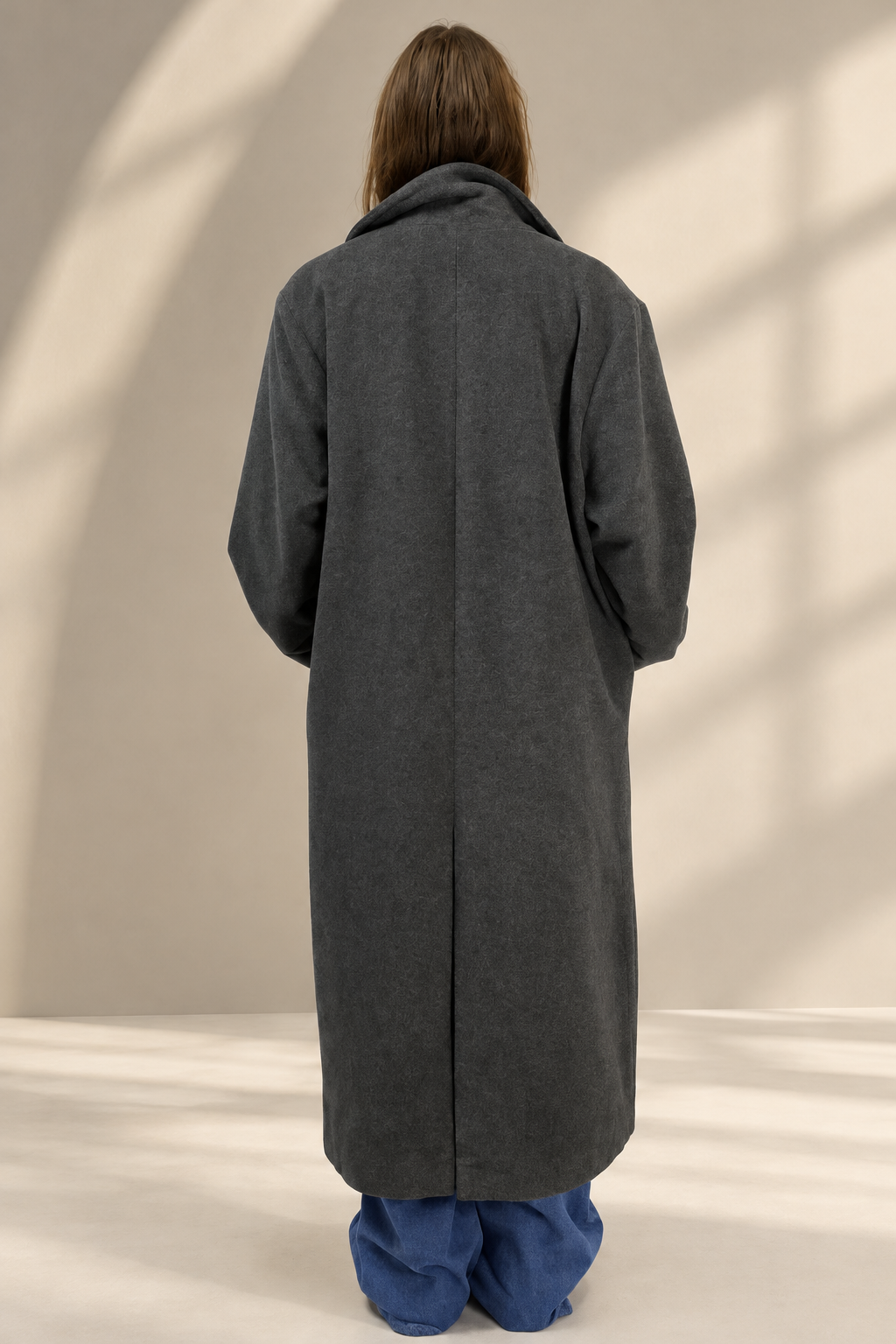 Cappotto Vintage scuro, vista posteriore in studio