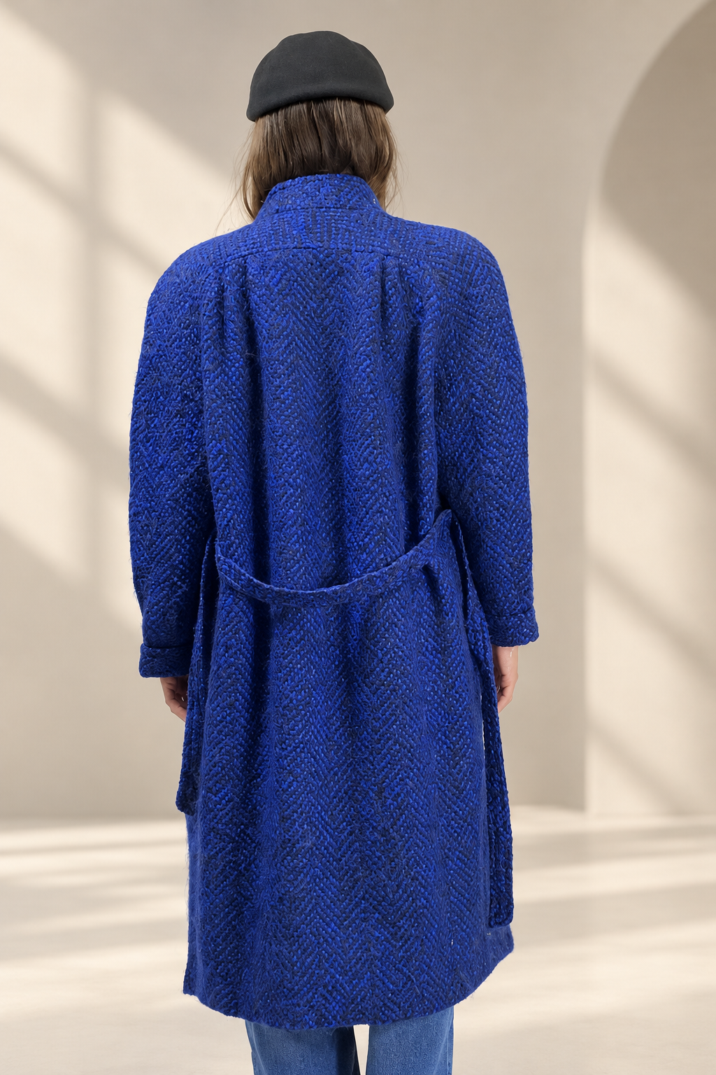 Cappotto Vintage blu, vista posteriore in studio