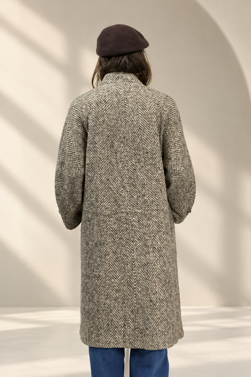 Cappotto Vintage a spina di pesce, vista posteriore in studio