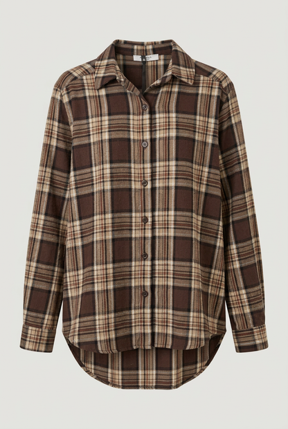 Camicia Borgo Check marrone non indossata su sfondo grigio perla
