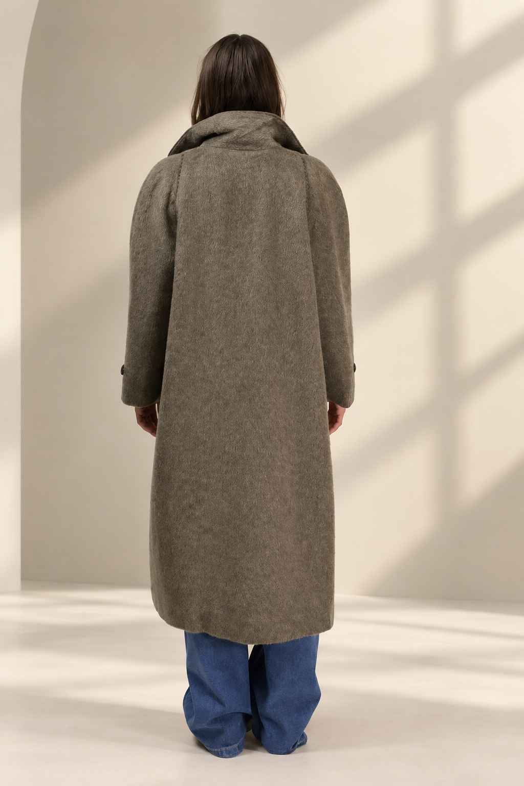 Cappotto Vintage tortora, vista posteriore in studio