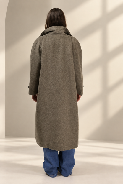 Cappotto Vintage tortora, vista posteriore in studio