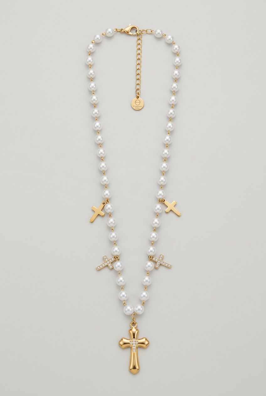 Collana Aurelia in acciaio e vetro effetto perla con croci su sfondo grigio perla