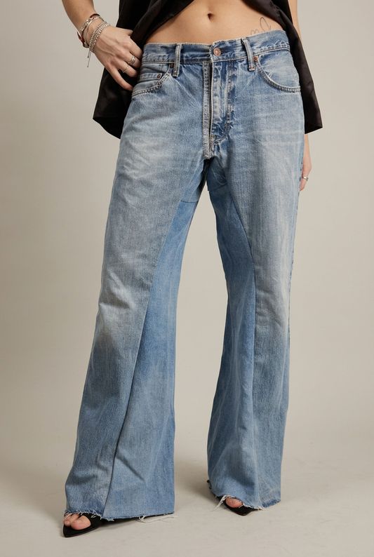 Jeans Levi’s 2.8 vintage, dettaglio frontale con cuciture verticali e orli sfrangiati