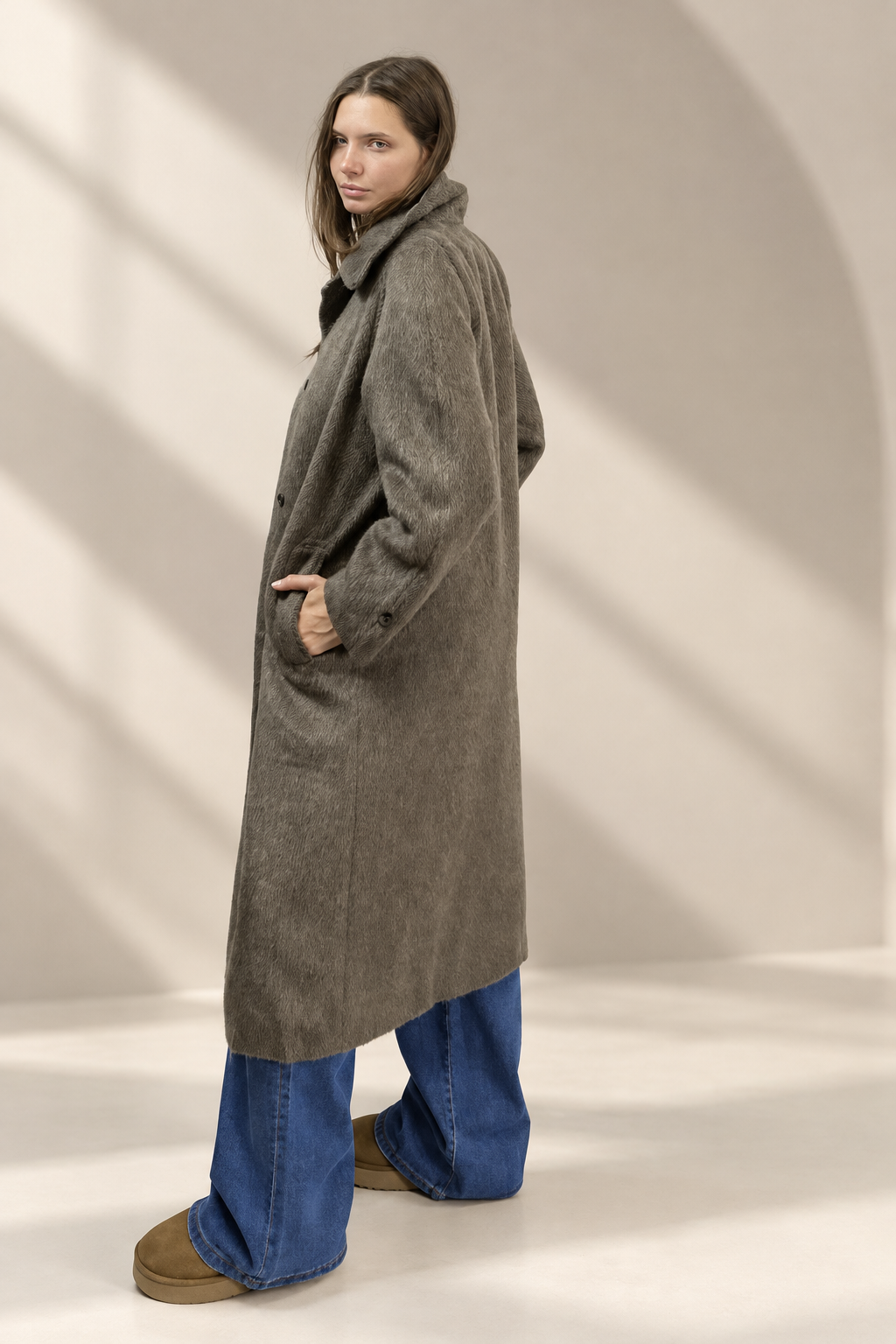Cappotto Vintage tortora, vista laterale in studio