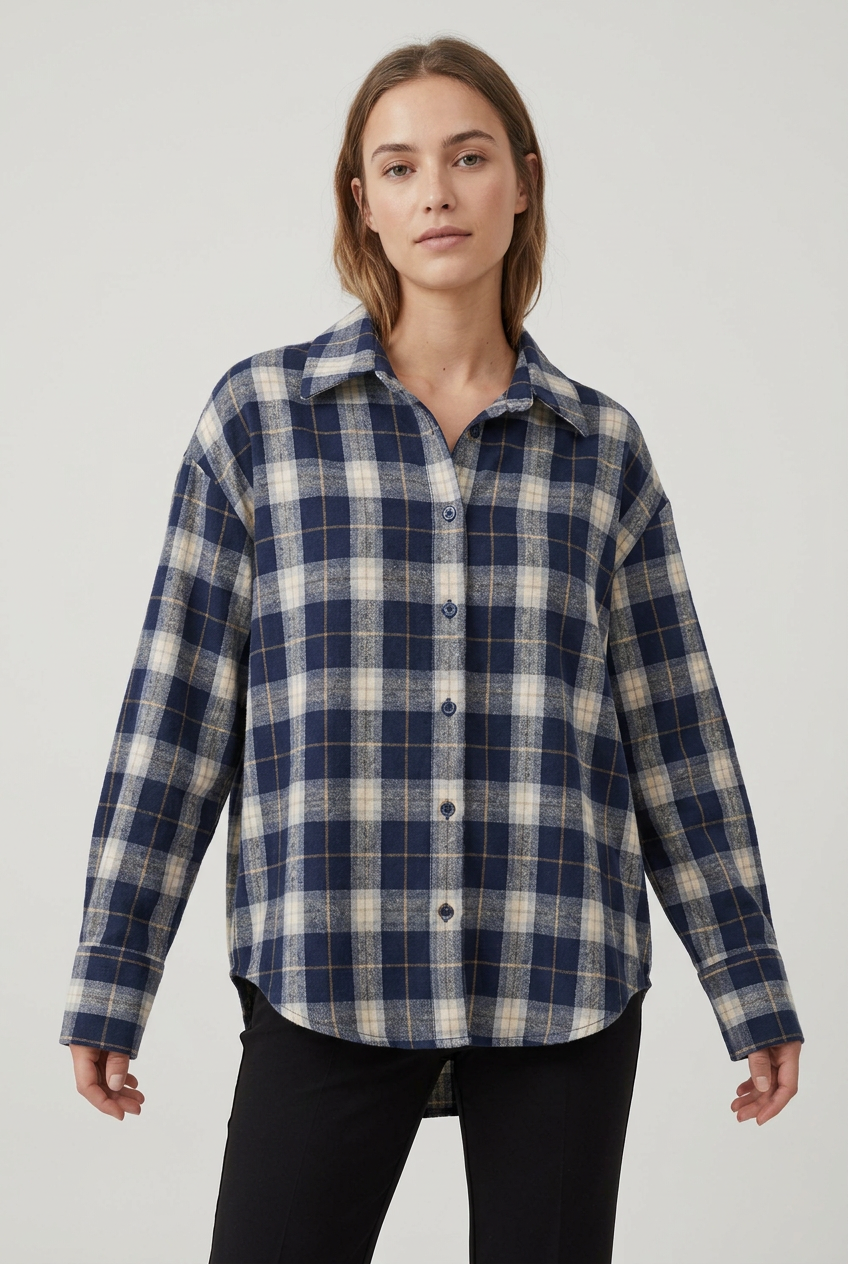 Camicia Borgo Check blu indossata in posa dinamica