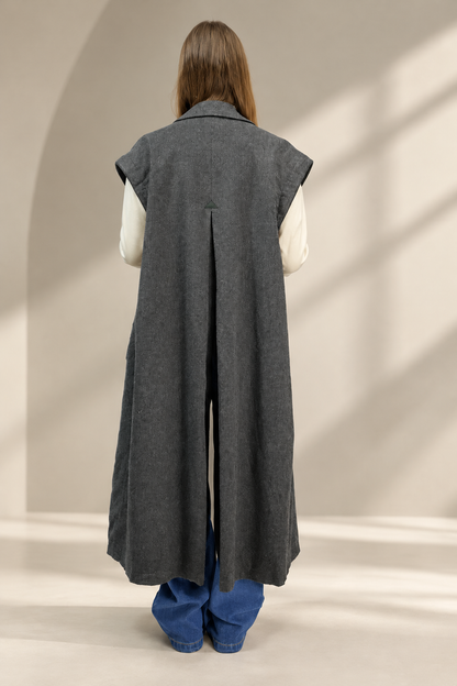 Cappotto Vintage smanicato scuro, vista posteriore in studio