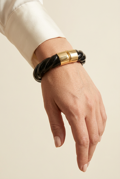 Bracciale Stones nero indossato
