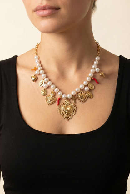 Collana Cuori e Fortuna indossata corta sul petto