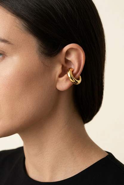 Ear cuff Orion oro indossato