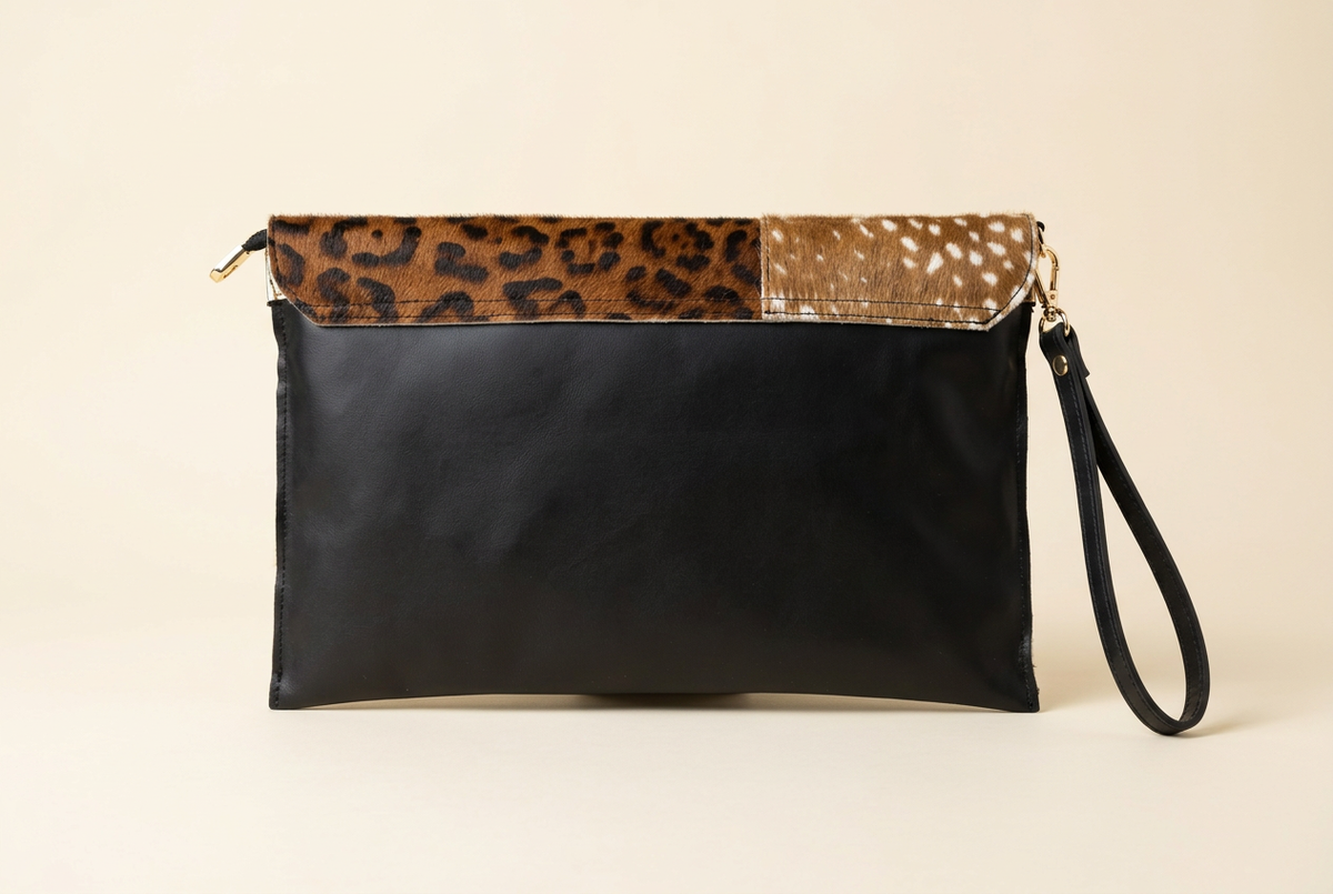 Pochette Savana vista posteriore nera con laccetto da polso