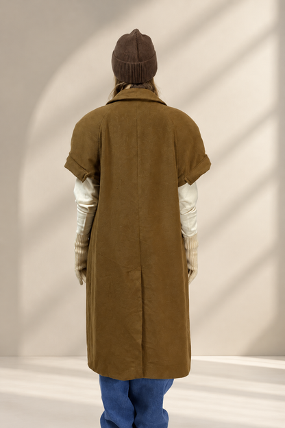 Cappotto Vintage color cuoio, vista posteriore in studio