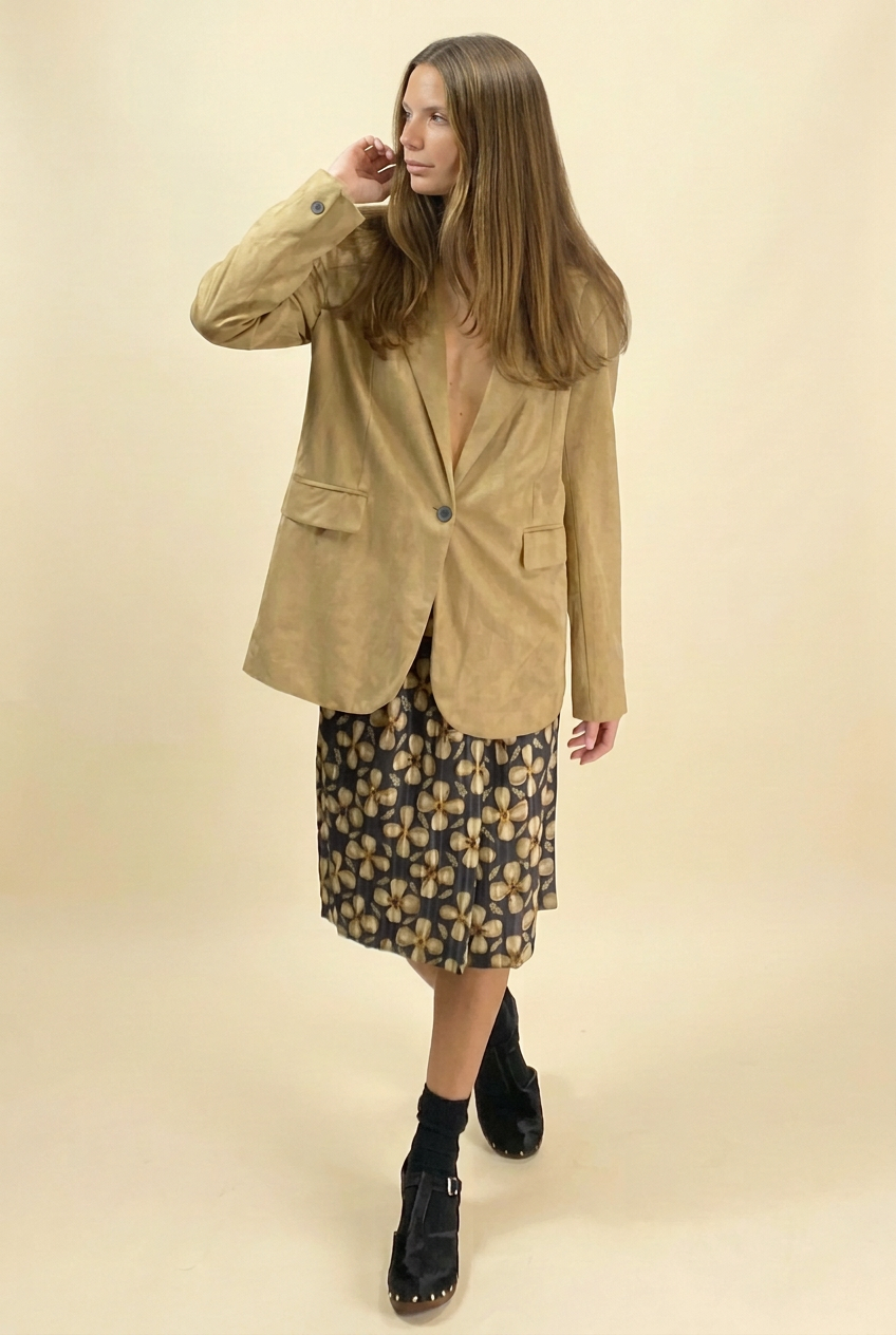 Modella con capelli riordinati